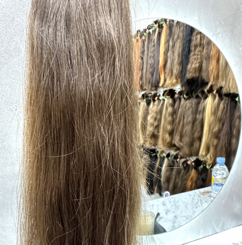 Středoevropské vlasy Deluxe - hnědá - Délka: 50-55 cm
