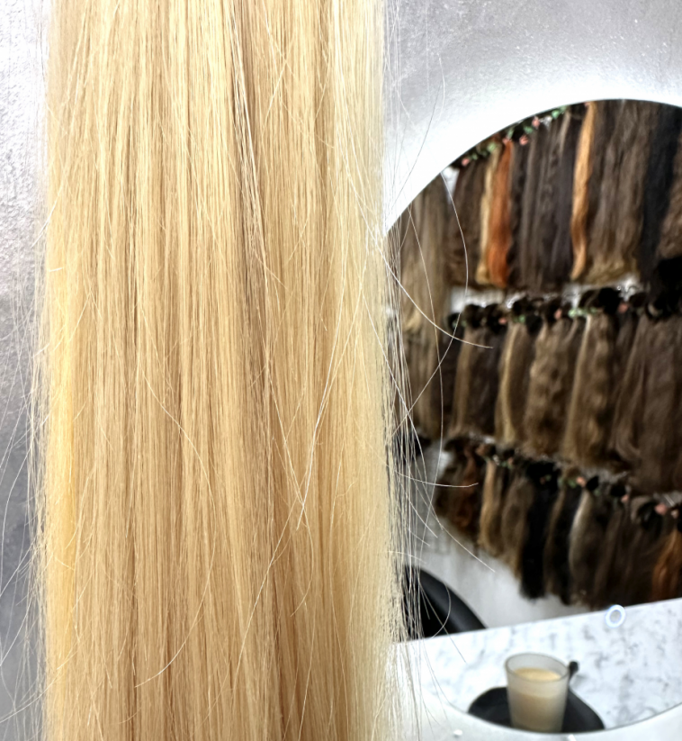 Středoevropské vlasy Deluxe - přírodní blond - Délka: 55-60 cm